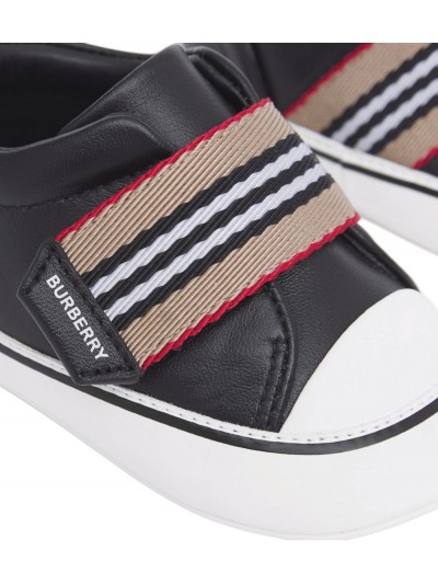 Burberry kids Black slippers with elastic logo